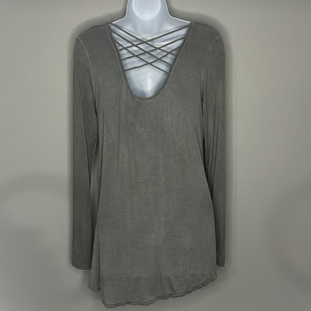 NWT KUT FROM THE KLOTH LATTICE TOP small Gray - Picture 3 of 7